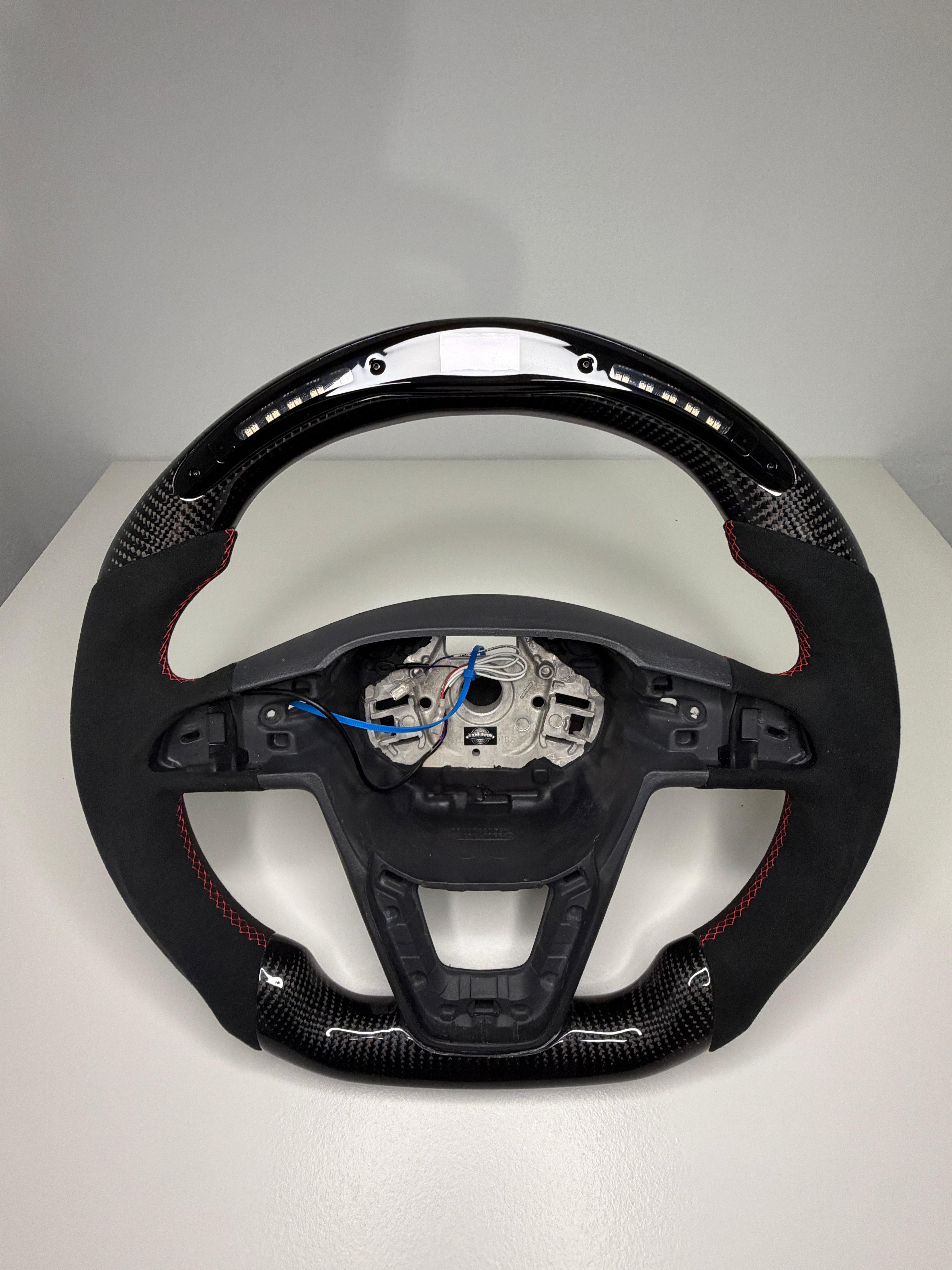 Seat Leon 5F inkl. Cupra Carbon Lenkrad mit Display und LED Schaltanzeige