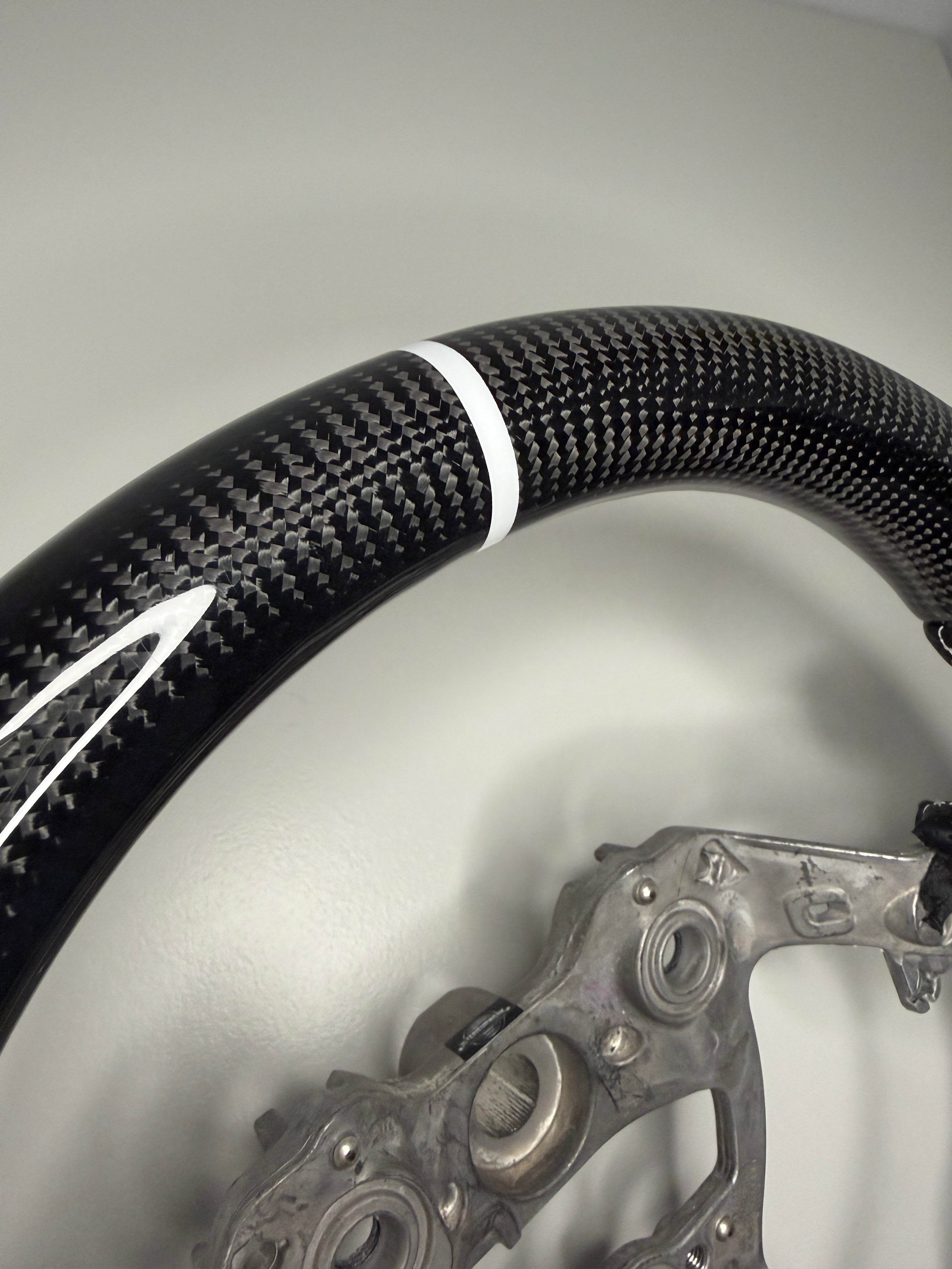 Hyundai i20N, i30N Carbon Lenkrad farbige Nähte und 12-Uhr Markierung